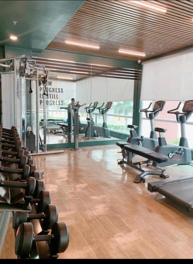 Lancris Residences 2 Bedroom Entire Apartment Near Airport With Pool Paranaque City Zewnętrze zdjęcie