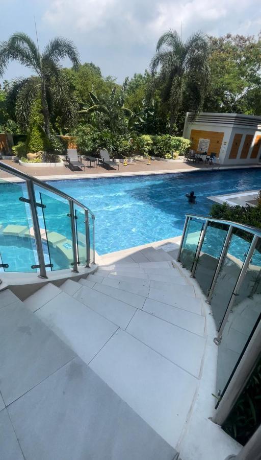 Lancris Residences 2 Bedroom Entire Apartment Near Airport With Pool Paranaque City Zewnętrze zdjęcie