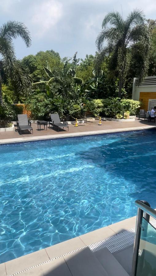 Lancris Residences 2 Bedroom Entire Apartment Near Airport With Pool Paranaque City Zewnętrze zdjęcie